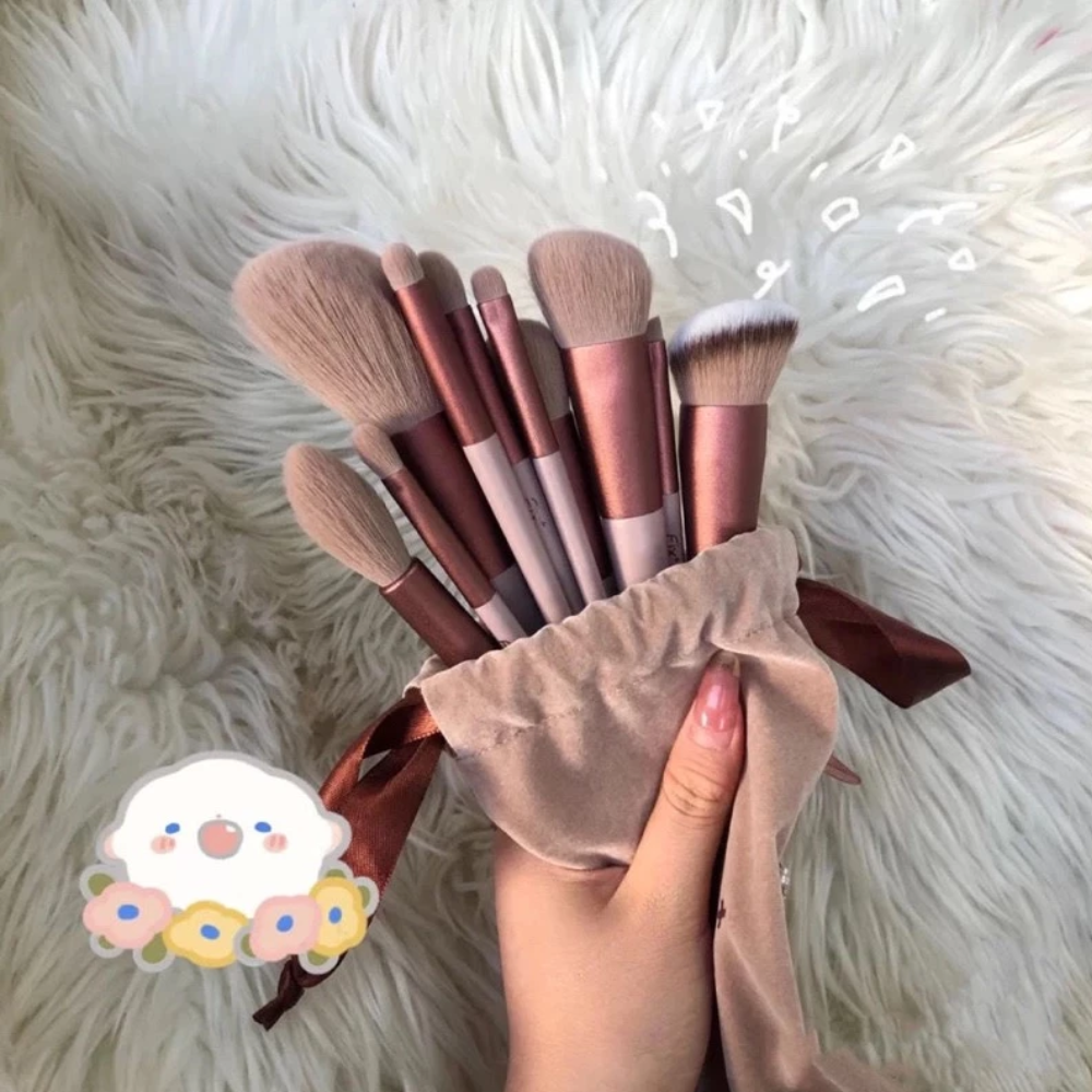 Conjunto de 13 Pincéis de Maquiagem – Suavidade, Praticidade e Perfeição em Cada Detalhe